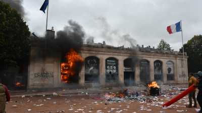 Lyon : après l'incendie du 17 octobre, le toit de l'Office du tourisme va être démoli | mLyon