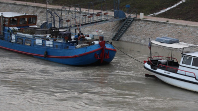 Lyon : feu à bord d'une péniche près du musée des Confluences, aucun blessé | mLyon