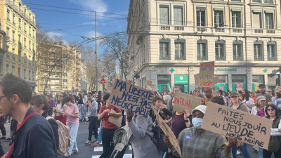 Lyon : le cortège féministe du 8 mars mobilise près de 10 000 manifestants | mLyon