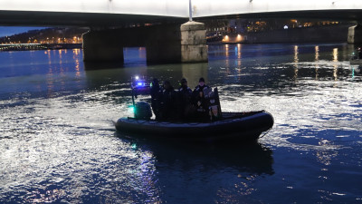 Lyon : un homme se noie après avoir plongé dans le Rhône pour récupérer un ballon | mLyon