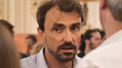 Menacé de mort dans des tags, Grégory Doucet porte plainte | mLyon