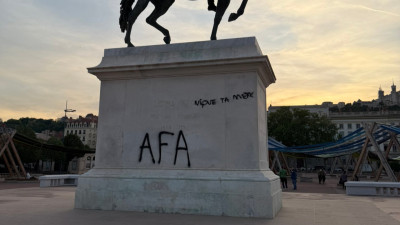 Statue de Louis XIV taguée à Lyon : la Métropole promet des poursuites systématiques | mLyon