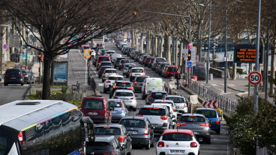 Zone à faibles émissions (ZFE) de Lyon : votre véhicule devient-il interdit ce 1er janvier 2024 ? | mLyon