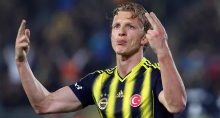 OL : un intérêt pour l'ancien joueur de Liverpool Dirk Kuyt ?