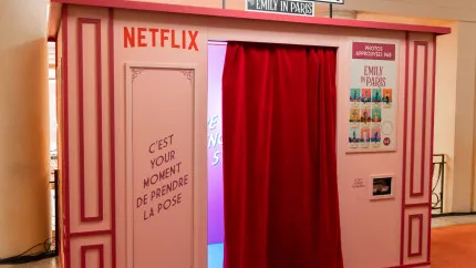 &laquo;&nbsp;Emily in Paris&nbsp;&raquo; : une cabine photo install&eacute;e &agrave; Lyon pour la sortie de la nouvelle saison