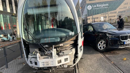 Lyon : un automobiliste percute un tramway T1 sur le cours Charlemagne, le trafic fortement perturbé
