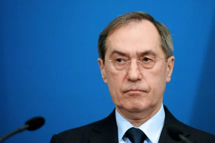 Claude Gu&eacute;ant a &eacute;t&eacute; mis en examen pour "faux et blanchiment" dans le cadre de l'enqu&ecirc;te sur le soup&ccedil;on de financement libyen de la campagne de 2007 Nicolas Sarkozy