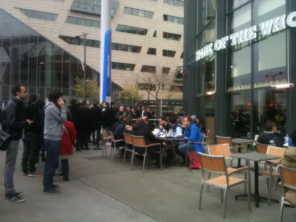 Ouverture du Burger King : du monde pour d&eacute;couvrir le Whooper